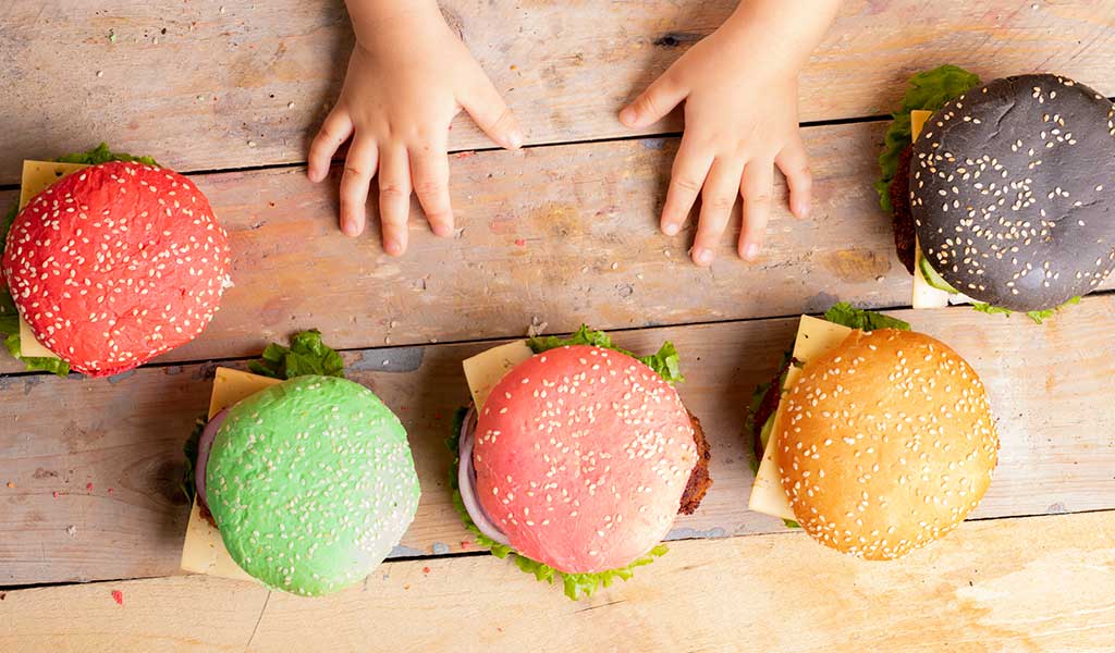 رژیم غذایی مناسب کودکان | کودکان از این خوراکی ها دوری کنند